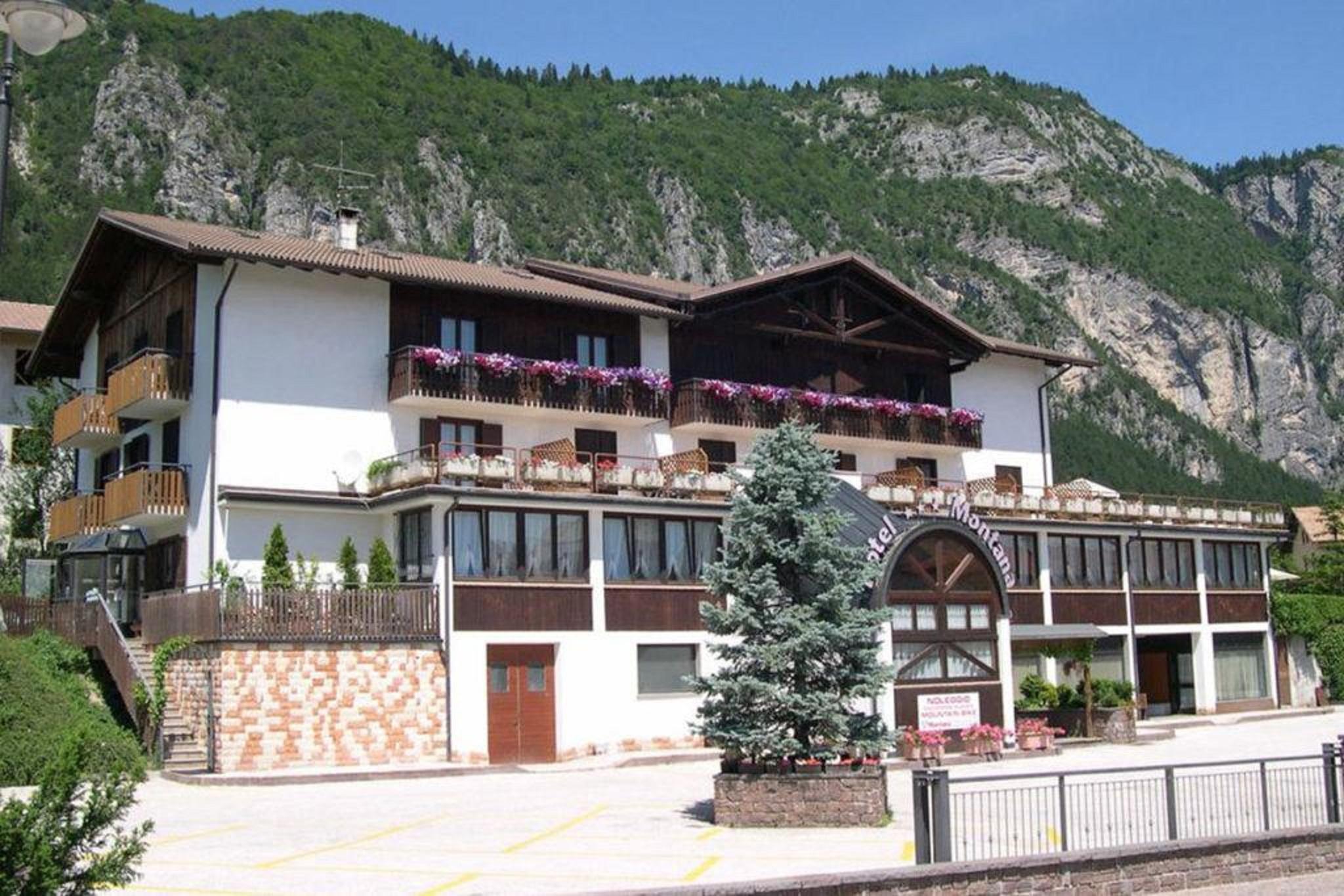 Hotel & Residence Montana Фай-делла-Паганелла Екстер'єр фото
